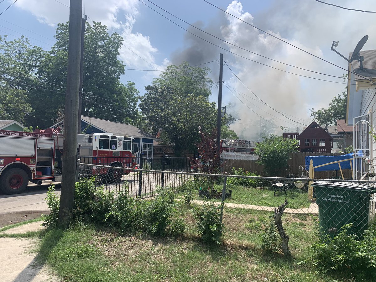 House burning  on the west side. Unknow the case of the fire. This happening off Loma Vista on the west side of San Antonio. Fire crews on the scene