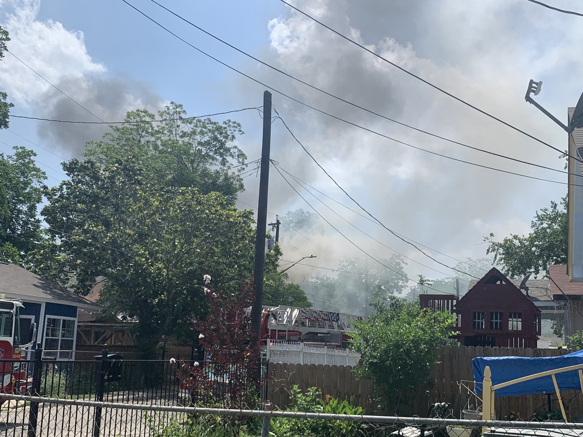 House burning  on the west side. Unknow the case of the fire. This happening off Loma Vista on the west side of San Antonio. Fire crews on the scene