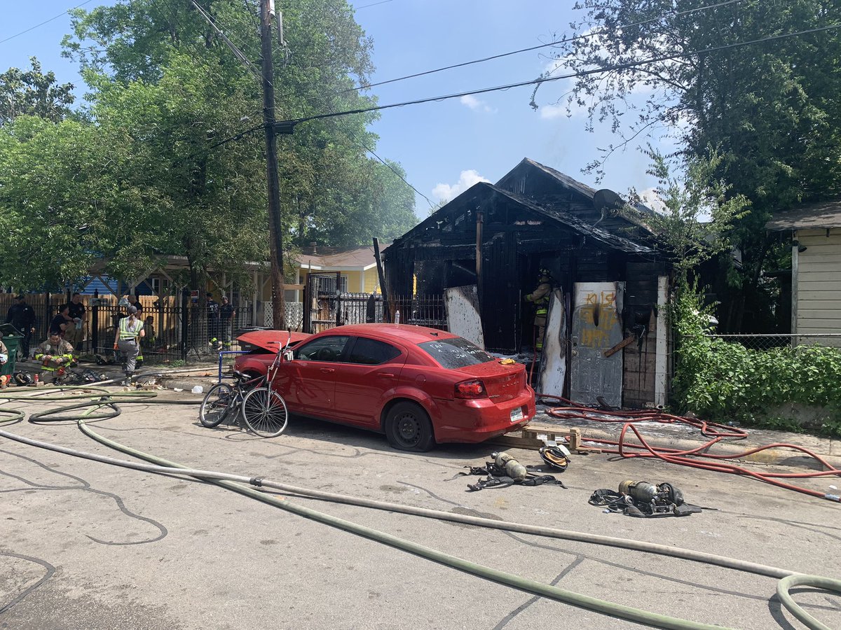 House burning  on the west side. Unknow the case of the fire. This happening off Loma Vista on the west side of San Antonio. Fire crews on the scene