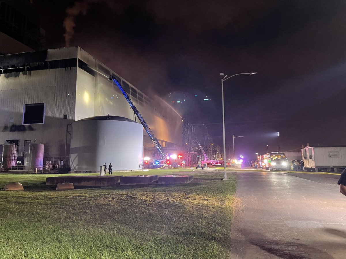 Early Monday morning FBCEMS was dispatched to a large industrial fire at the WA Parish Generating Station. Responding units Medic 601, Medic 606, Medic 616 & Battalion 601 set up rehab and medical monitoring for fire personnel on scene.