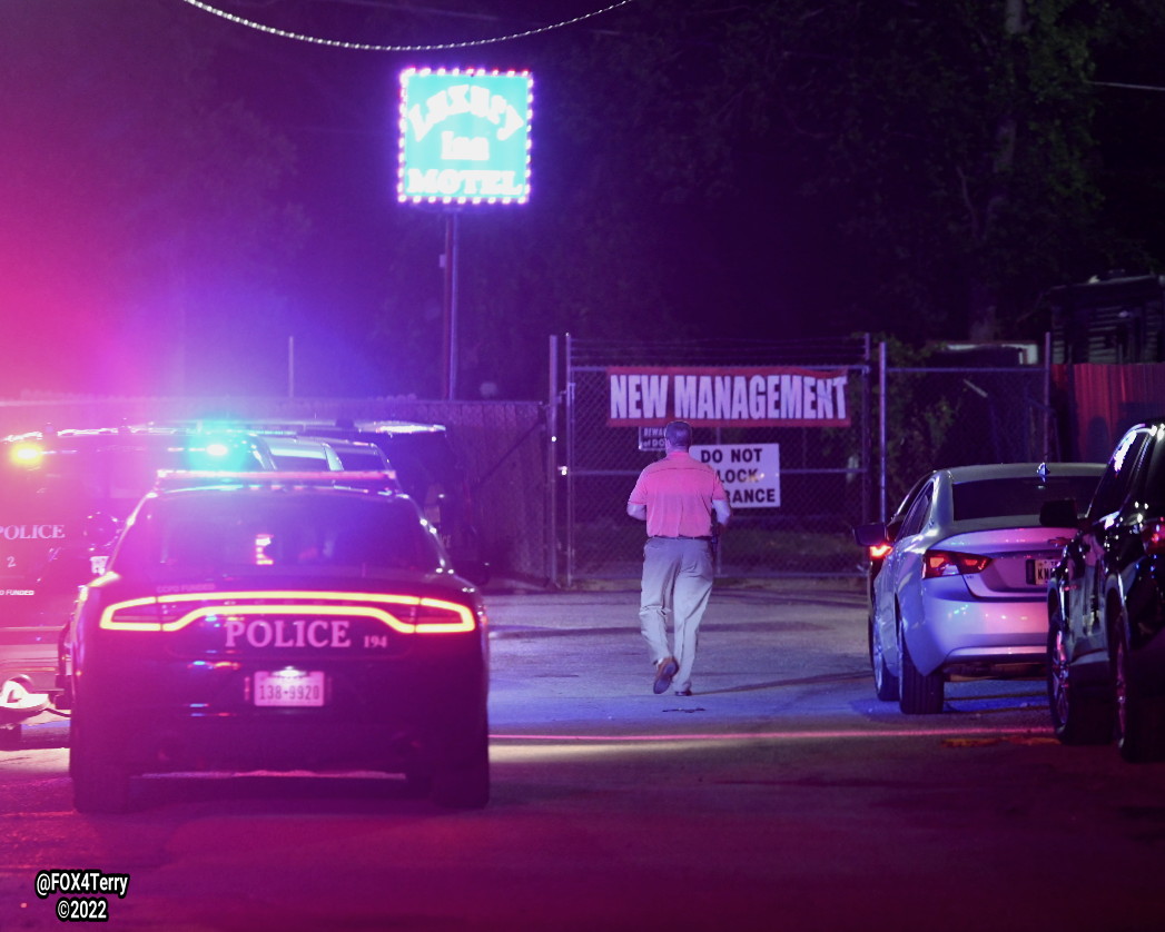 FortWorth police on scene at a deadly double shooting on E Lancaster Ave.  