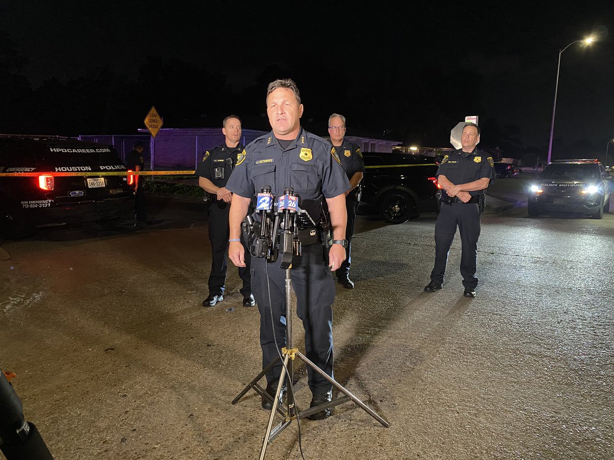 Suspect killed in officer involved shooting with @houstonpolice on NE side.   Suspect was wanted for using a gun to threaten girlfriend & her 2 kids.   Police responded, there was chase, head-on crash with cruiser, suspect was shot &amp; killed. Unclear if suspect fired shots