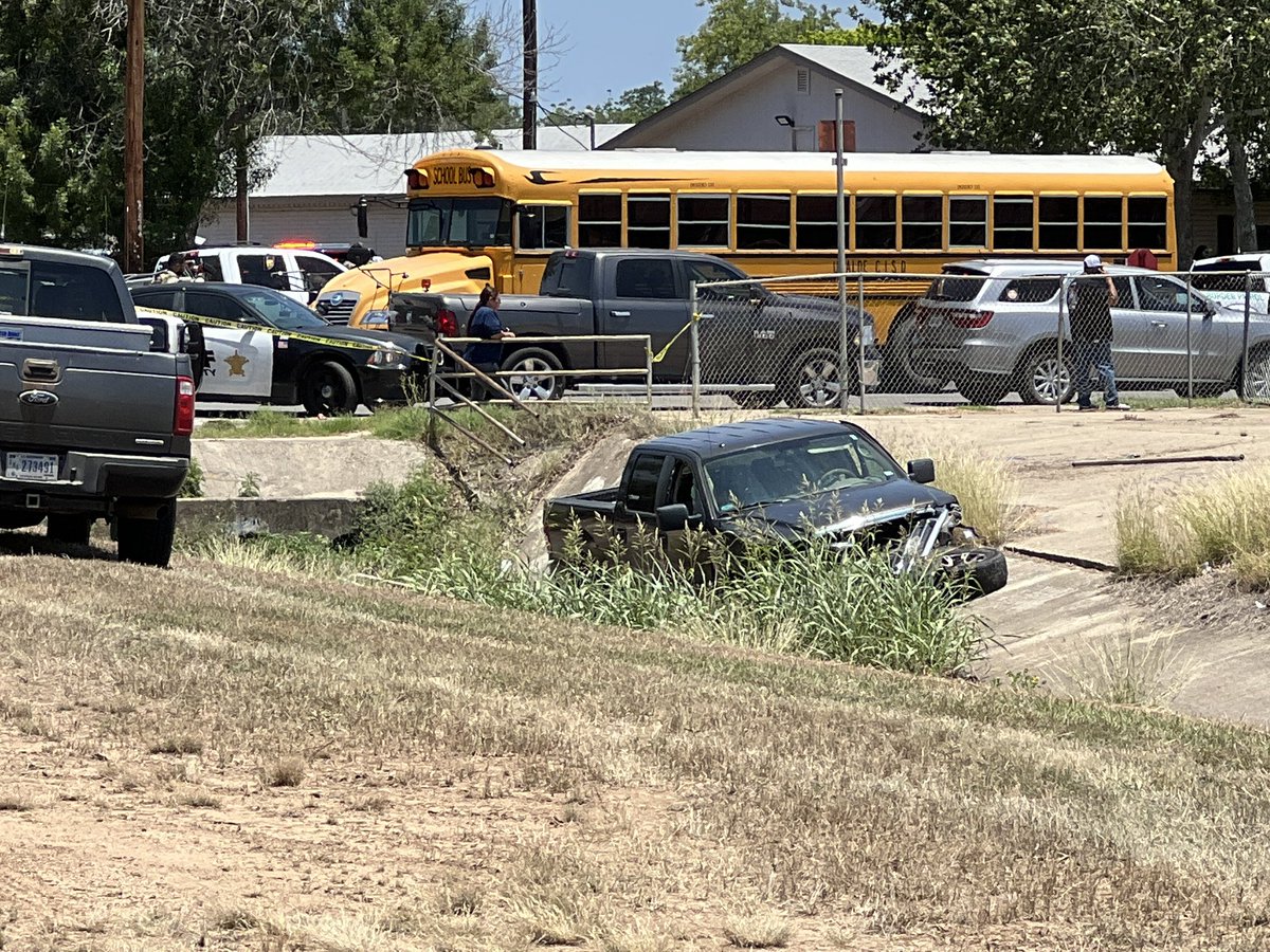 Photos from our @FoxNews photographer at Robb Elementary School in Uvalde, TX. Uvalde Mayor Don McLaughlin tells the shooting happened a block away from the school, then shooter ran to school. He and DPS tell one person shot. 