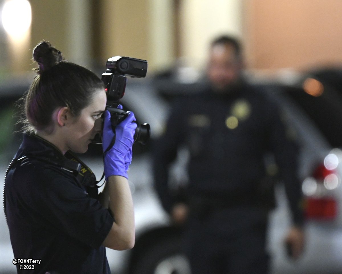 A man is robbed and shot in a motel parking near the High-5. Dallas police are searching for a shooter