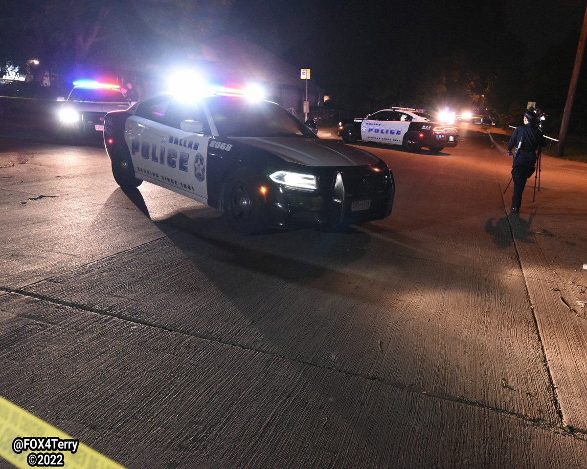 Shots fired in a Dallas park leaves a 15 yr old dead and another juvenile wounded. Dallas police homicide detectives are on the scene.