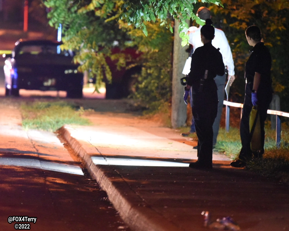 Shots fired in a Dallas park leaves a 15 yr old dead and another juvenile wounded. Dallas police homicide detectives are on the scene.