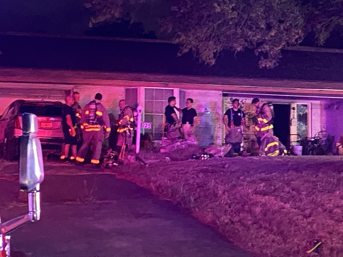 @SATXFire  say elderly woman dies inside home off Rilla Vista near Jackson Keller. Firefighters say AC window unit with large extension cord caught fire near back of home 