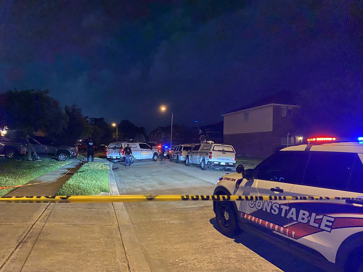 Homicide investigators are at the scene of a deadly shooting in the Tomball area. @SheriffEd_HCSO says 2 men were arguing, when one left to get a gun. Sheriff says he shot the other man & victim was already dead when emergency responders got here