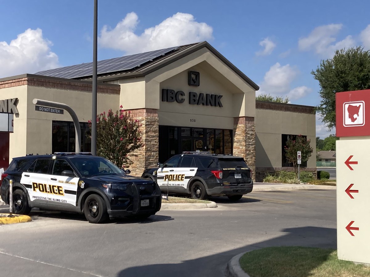 Police tell a woman walked into the IBC Bank and handed the teller a note. The note stated that she needed 20thousand dollars or her boyfriend would shoot up the bank.  The woman walked away with the money. Police a looking for middle age female