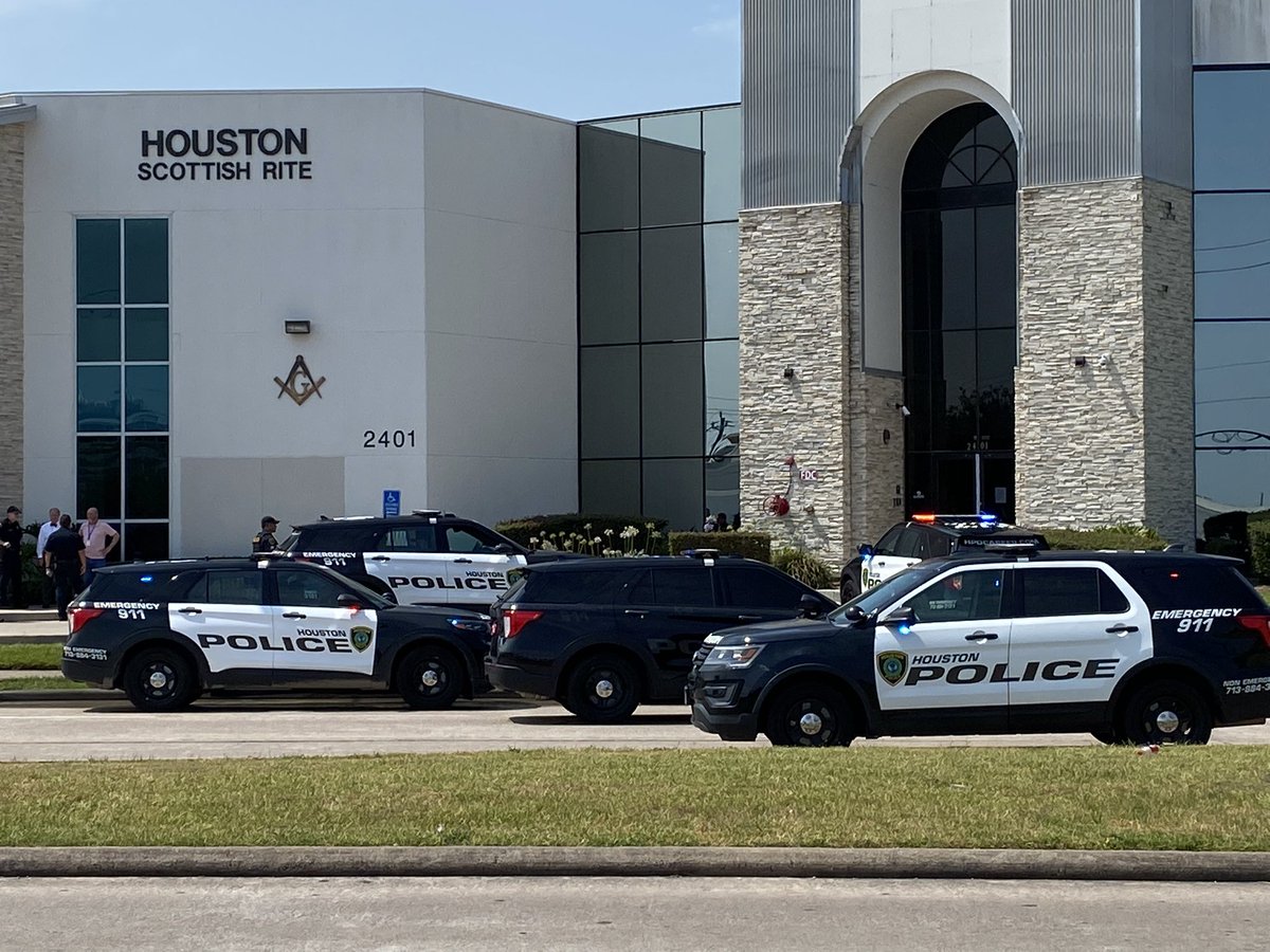 HPD Executive Assistant Chief Satterwhite says a man in his 30s broke into the Houston Scottish Rite center and held 2 people hostage. The hostages were 91YO and 65YO men.   The suspect was armed with a screwdriver.   There was a physical contact with suspect and hostages @KPRC2