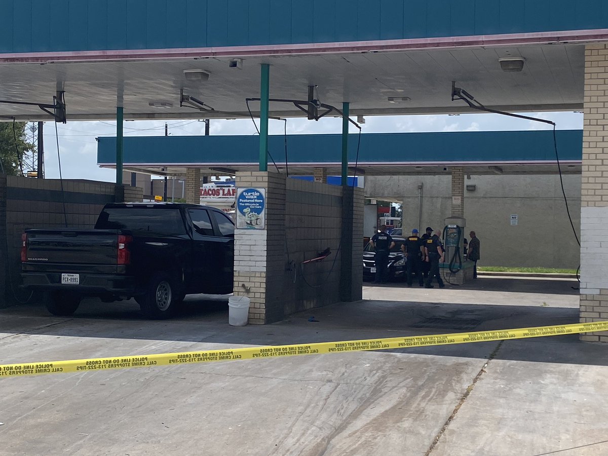 About 2 miles from the @METROHouston bus shooting, @houstonpolice are now on scene of a second shooting. Food truck workers tell they heard several shots coming from car wash area after 12pm today. Police say the shootings are not related. I guess it's just Houston