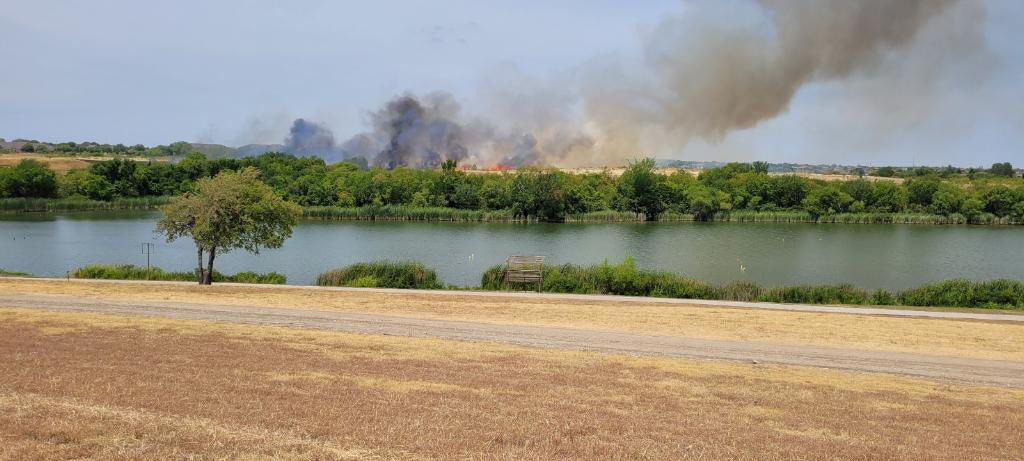 Grass Fire (Fort Worth) Fort Worth FD with assistance from Saginaw FD and River Oaks FD brush trucks are on scene of a grass fire behind Crosspoint Church near NW Loop 820 and Huffines Blvd. Expect heavy smoke in this area.