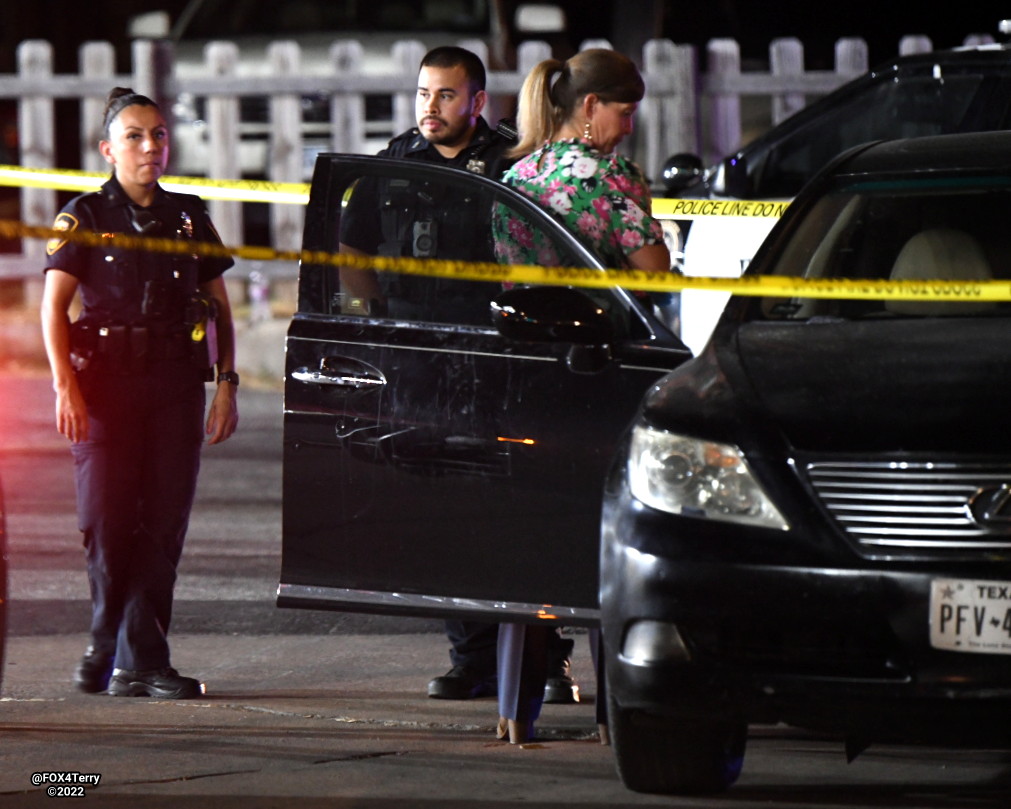 FortWorth police homicide detectives are working a deadly shooting. The incident occurred at Oakland Blvd & Meadowbrook Ln.