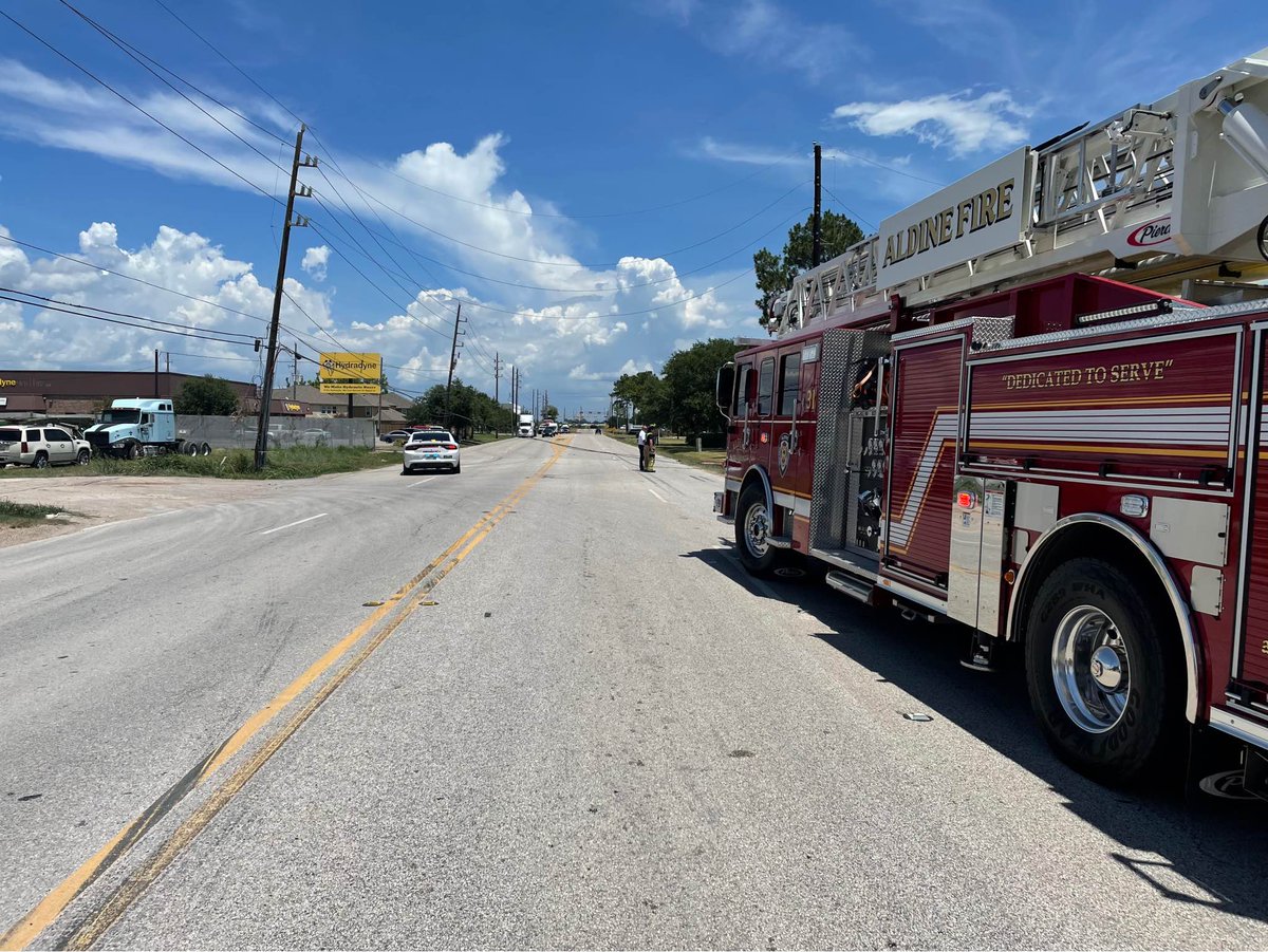 ALERT- LIVE WIRES  Powerlines down across the 100 block of Rankin Road and W Hardy Road.   CenterPoint has been notified and are en route.   East and west bound lanes of Rankin Road are currently shut down by emergency crews. 