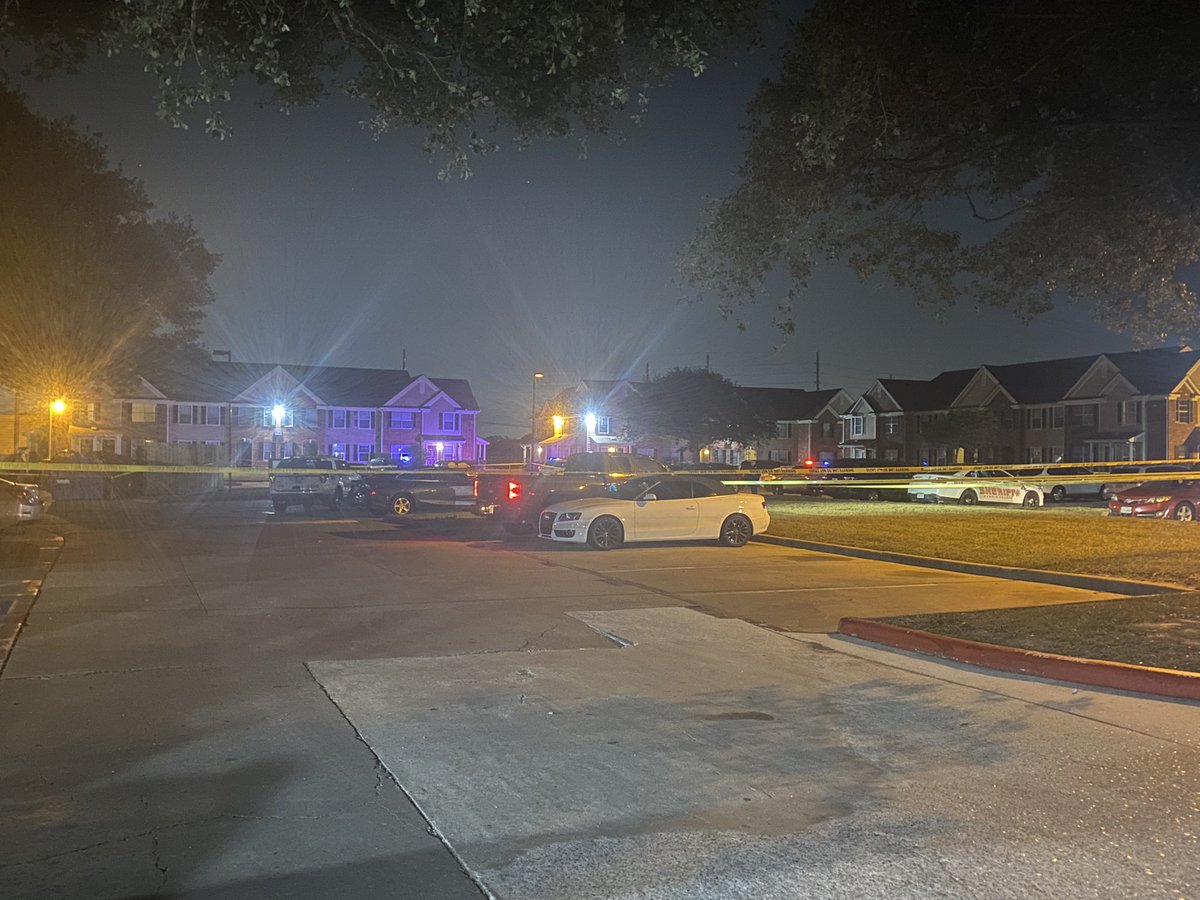 @HCSOTexas is investigating a double-fatal shooting at The Life at Westpark apartment complex along Rio Bonito & Howell-Sugarland Roads. One victim, a man was flown to Memorial Hermann. A second victim, a woman was pronounced dead on scene