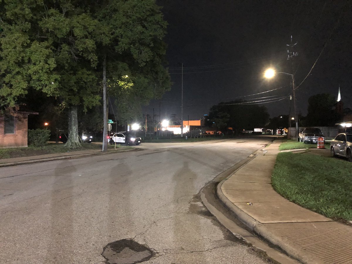 Houston Police:Northwest, FOX and K9 are searching for robbery suspects 5300 Sonora