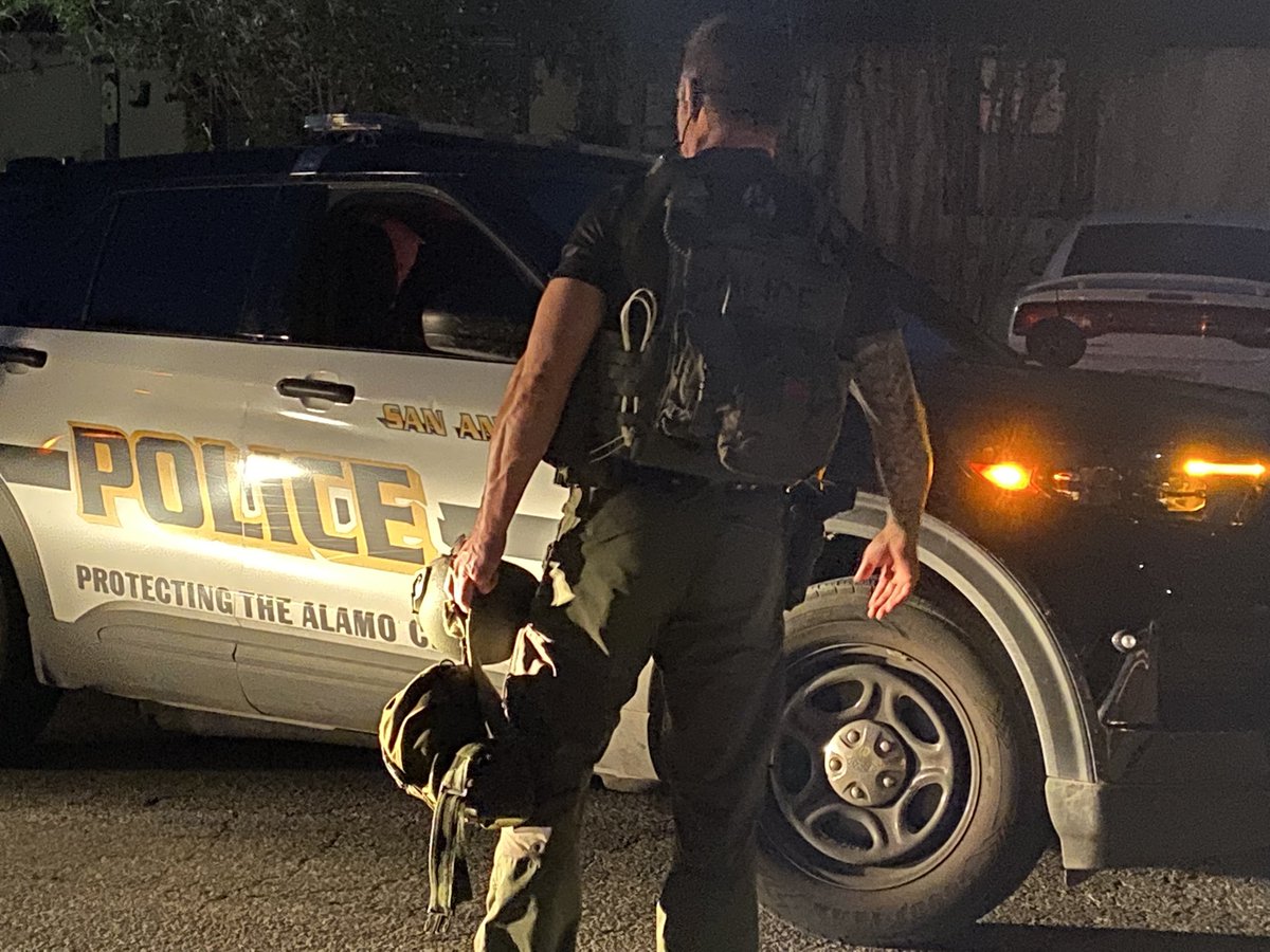 @SATXPolice SWAT team continues to show up for barricaded man off Diamondback Trail. It has been more than 16 hours. @News4SA @KABBFOX29 for updates