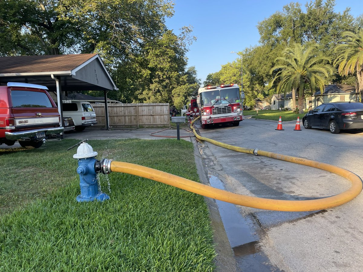 @HoustonFire was on scene within five minutes. The fire has been extinguished. Arson is currently on scene investigating the cause of the fire. No FF or civilian injuries have been reported. 