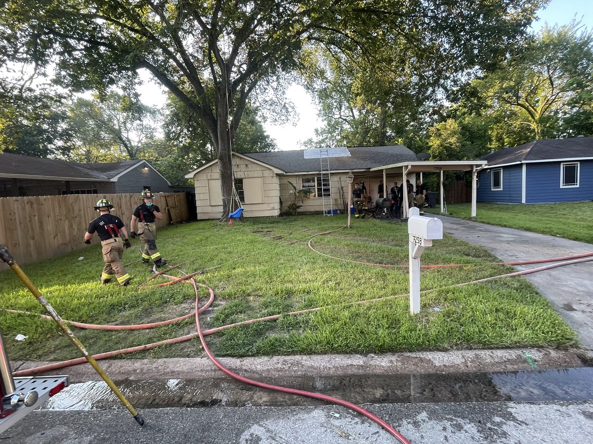 @HoustonFire was on scene within five minutes. The fire has been extinguished. Arson is currently on scene investigating the cause of the fire. No FF or civilian injuries have been reported. 