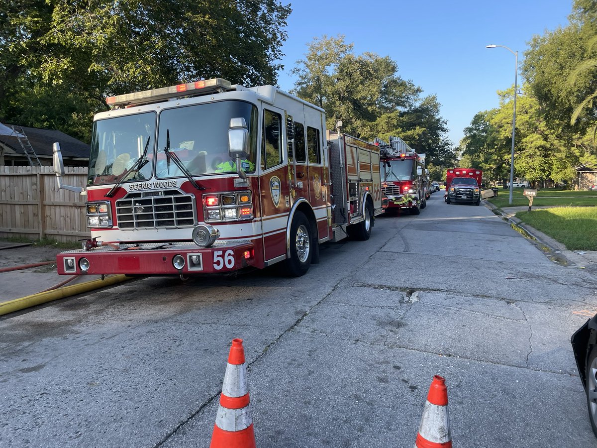 @HoustonFire was on scene within five minutes. The fire has been extinguished. Arson is currently on scene investigating the cause of the fire. No FF or civilian injuries have been reported. 