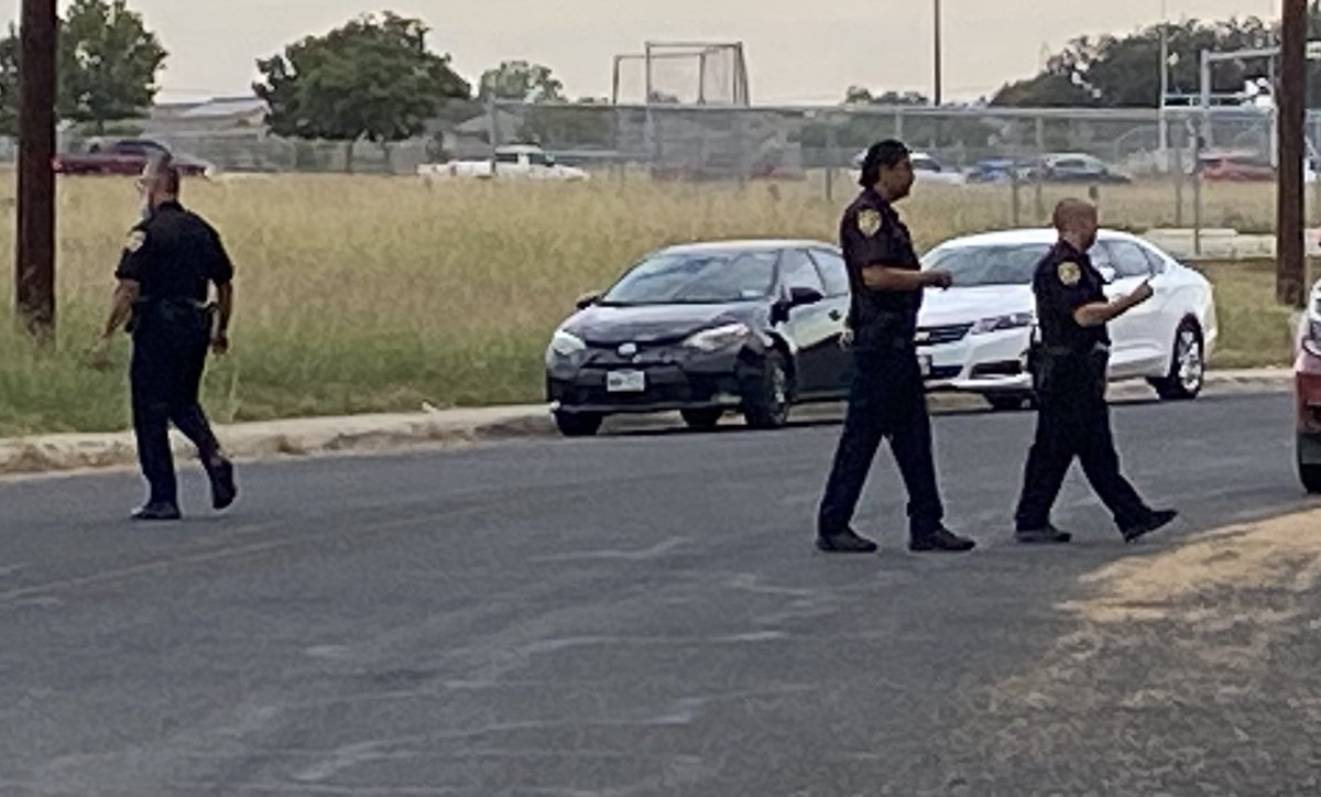 @BexarCoSheriff investigating after woman was killed in drive by shooting off Bald Mountain. Two teens in custody after chase. Deputies search for murder weapon 