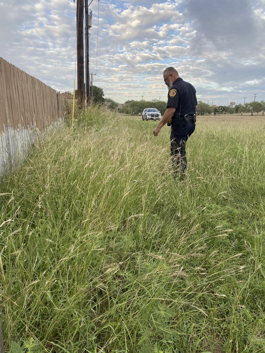 @BexarCoSheriff investigating after woman was killed in drive by shooting off Bald Mountain. Two teens in custody after chase. Deputies search for murder weapon 