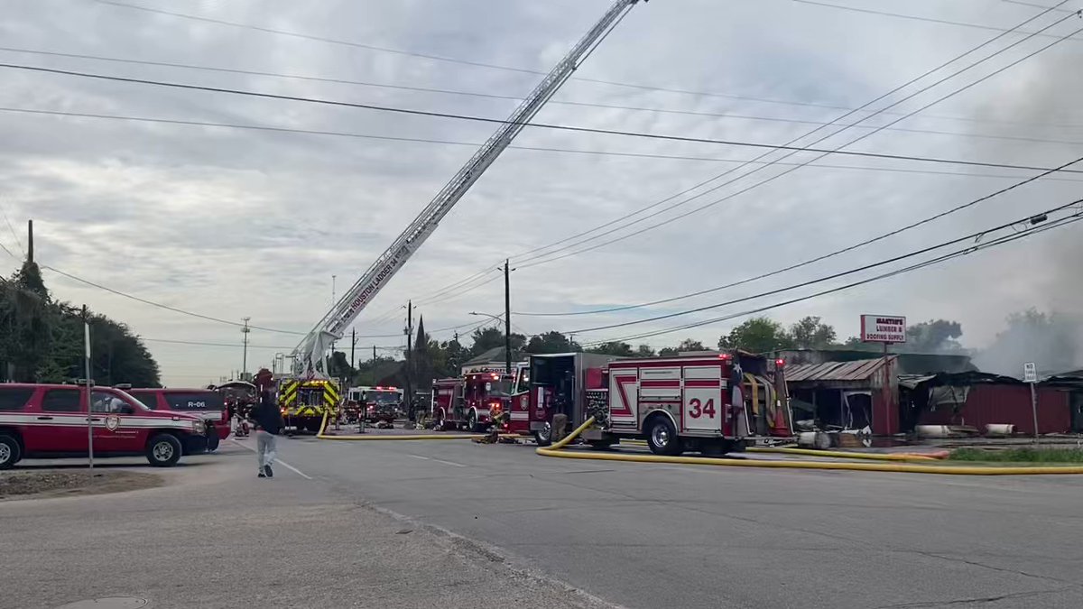 Warehouse fire — big chunk of Martin's Lumber & Roofing Supply is damaged.  Just talked to @HoustonFire — they tell the fire started just after 5am — right now it's under control and crews are monitoring for hot spots