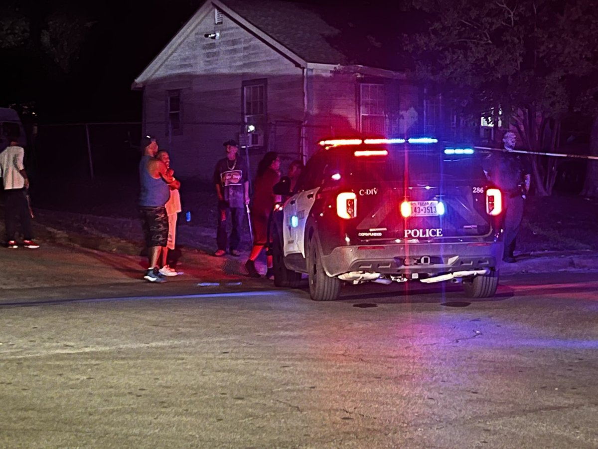 Multiple people deceased in Friday night gunfire near 2350 Beverly Ave on southside of Fort Worth. Source tells 3 of the victims are in a vehicle as investigators await crime scene workers 