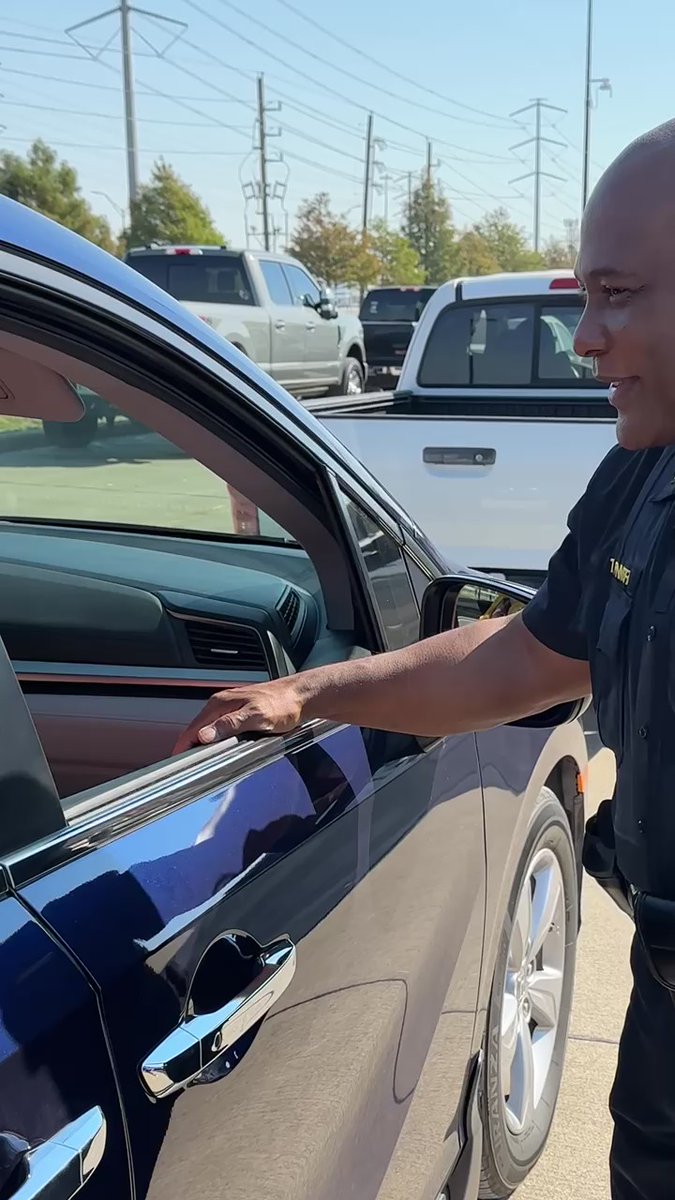 Houston Police:After 3 hours, we have taken nearly 700 guns off of the streets of Houston and are still expecting more.  The lines are continuing to fill.