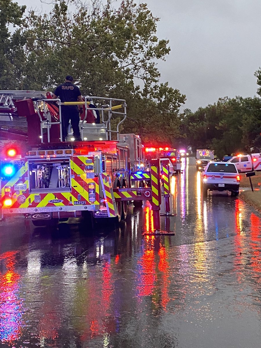 @SATXFire put out house fire off Farrow Pl. Everyone made it out safely. Firefighters believe it was a wet electric box that started the fire. 