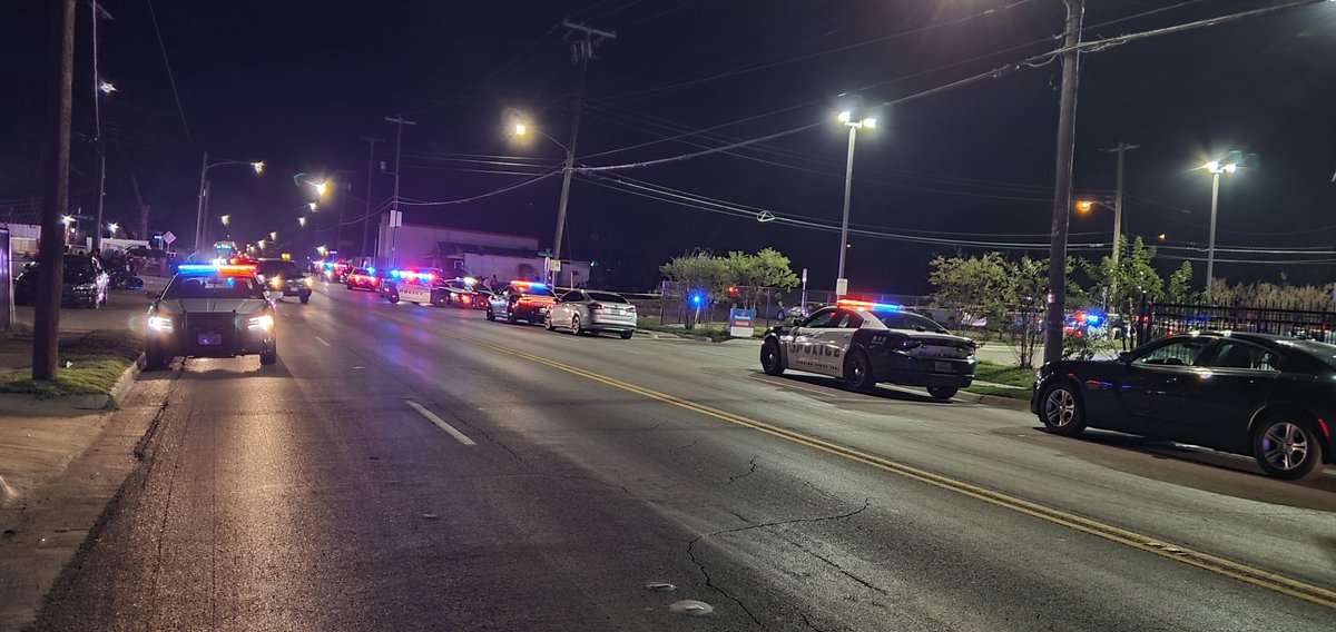 @DallasPD confirms a officer involved shooting near downtown at the corner of Metropolitan and Second Avenue. Suspect was shot by officer while reaching for a weapon and was transported to local hospital. Officers not injured & on leave pending outcome