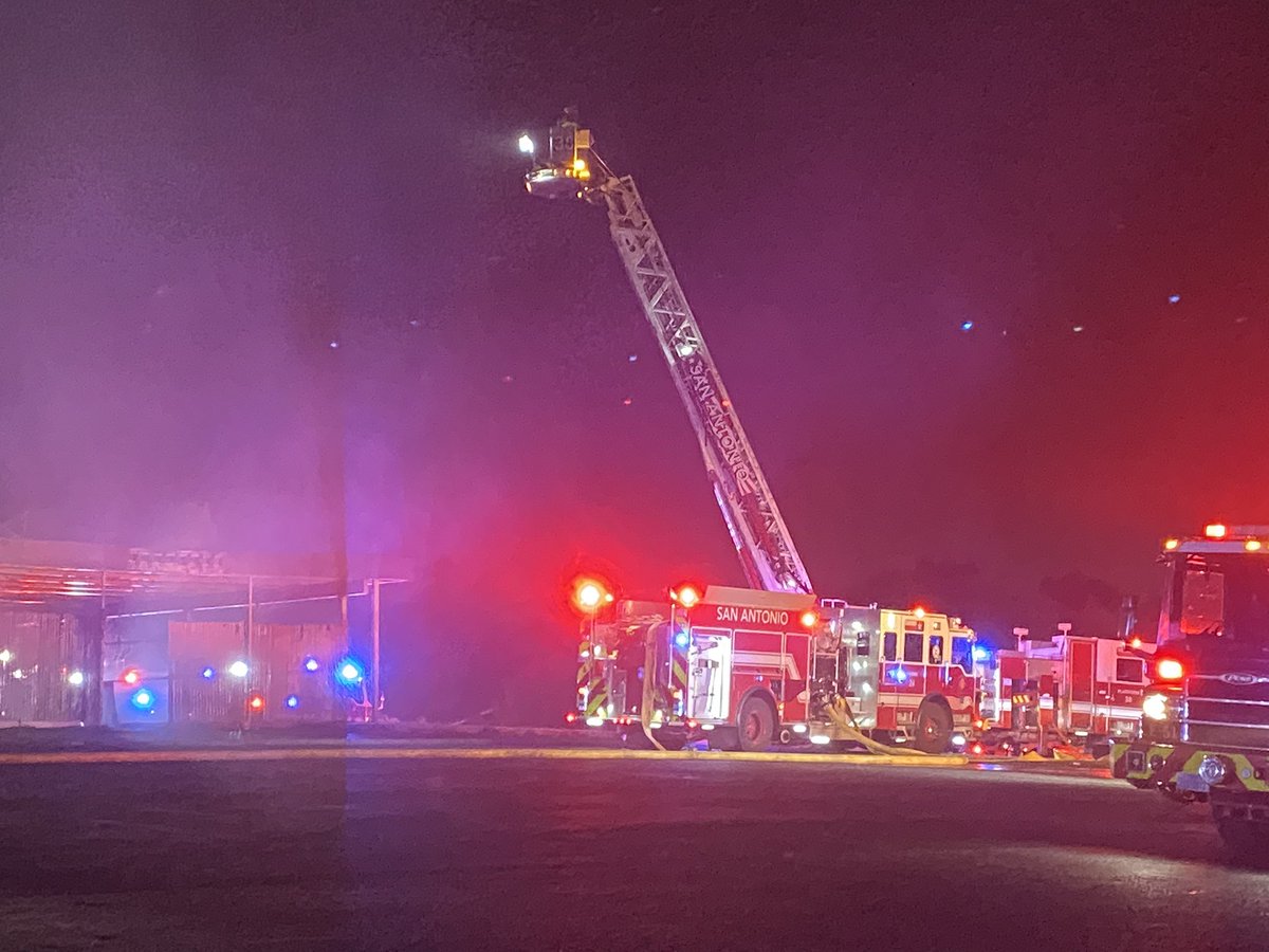 @SATXFire crews fight flames at iconic @MidnightRodeoSA 