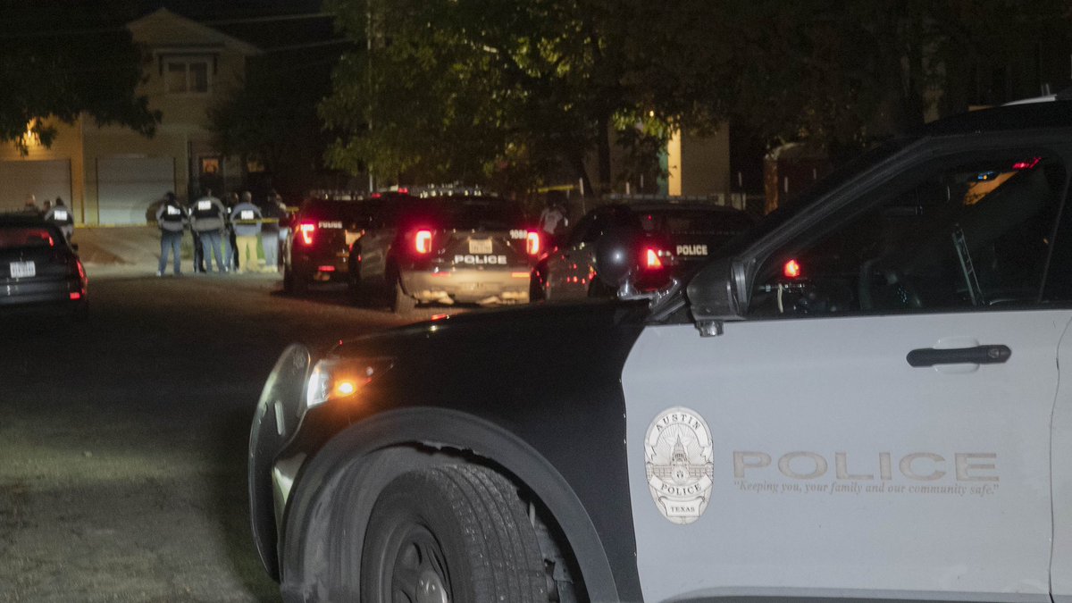 A man is dead after an @Austin_Police officer involved shooting in S. Austin. A woman called 911 for a man pointing a rifle at her home. Officers heard the man fire the weapon when they got there. An officer shot him, he was later pronounced dead at the hospital