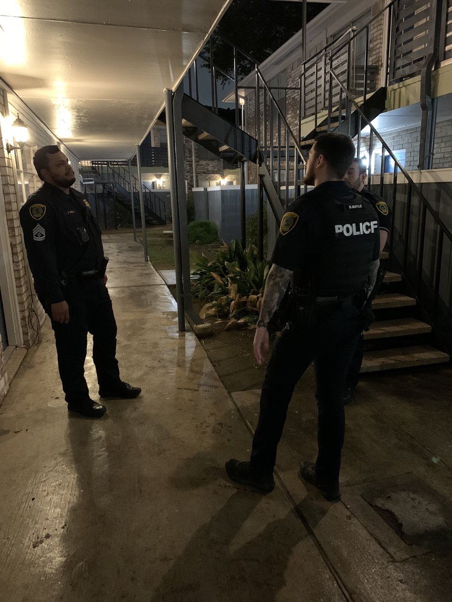 Houston Police:HPDDART is now responding to a forced entry into an occupied residence in the 4000 block of the Linkwood Dr.  Prelim info is a ex-partner threatened the victim. The victim was not physically hurt.  Officers are looking for the suspect