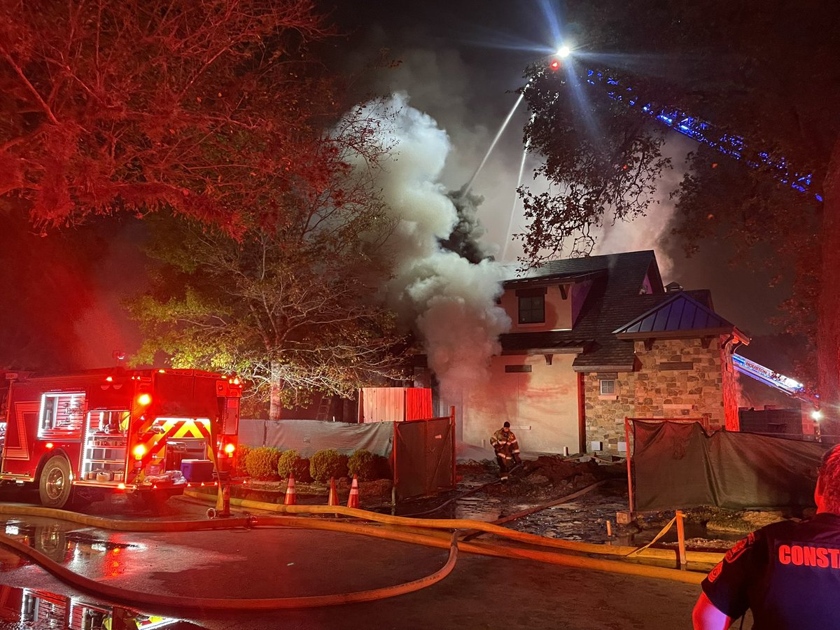 For the 13000 block of Apple Tree: HFD has extinguished the house fire. @HoustonFire is still on location checking for hot spots. No FF or civilian injuries have been reported