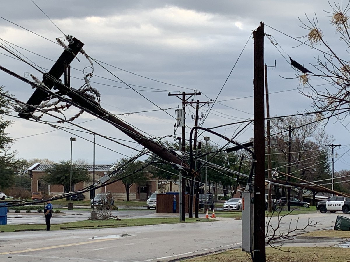 Extensive damage in Grapevine from strong storms this morning in the last hour