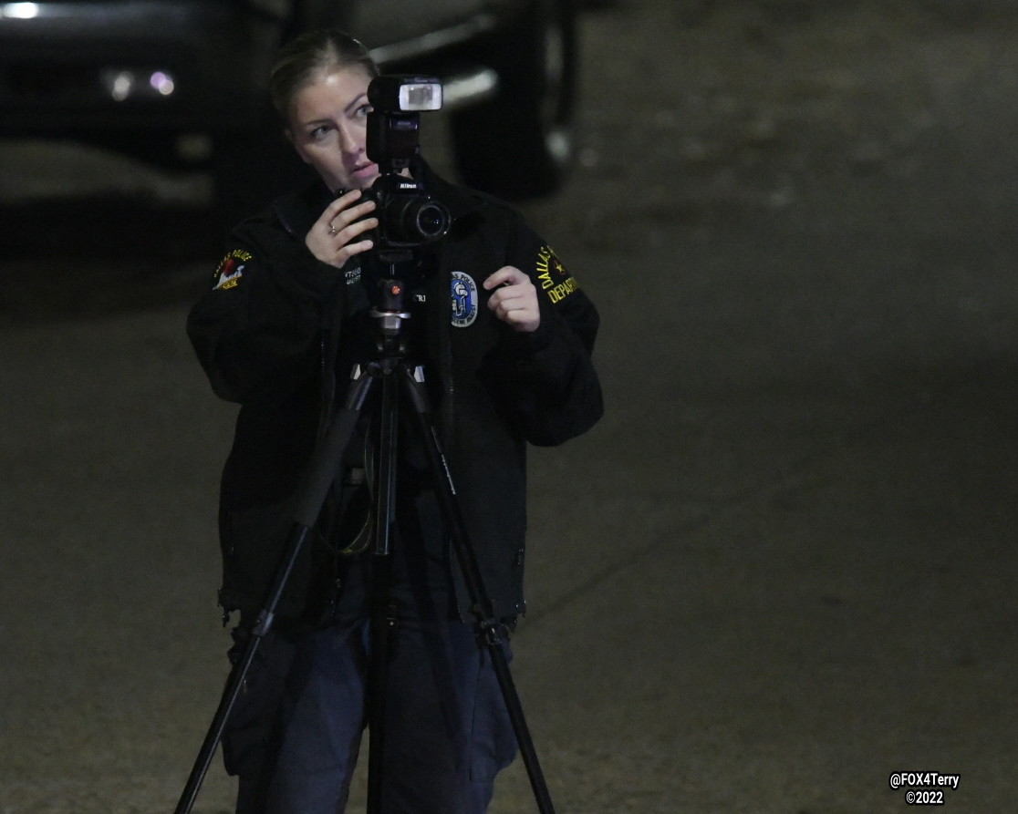 @DallasPD homicide detectives on scene in South Dallas where a man has been found shot to death in his home.