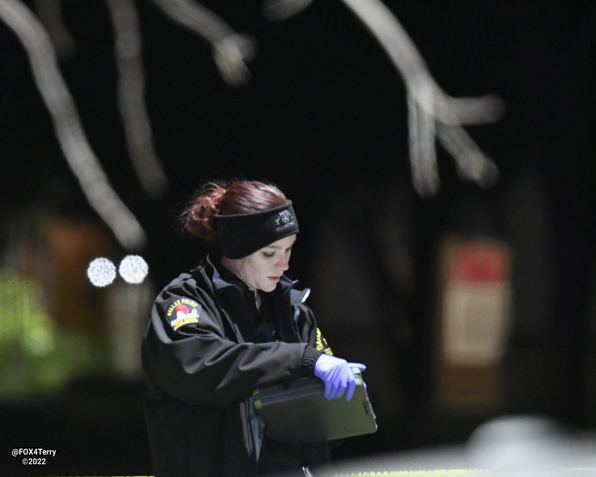 @DallasPD says the victims were ages 12, 13, 14, 16 & 17.  Five teens were shot just after 9 PM Friday evening outside a 7/11 gas station at the corner of John West and  La Prada.  Police say an unknown suspect in a vehicle pulled up, opened fire, and drove off. 