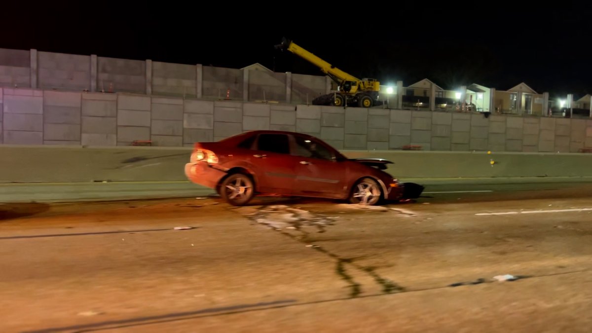 trafficalert EB 635 is being diverted to the frontage rd at Greenville Ave @dallaspd  and @dfrincidents  are working a multiple vehicle accident. 