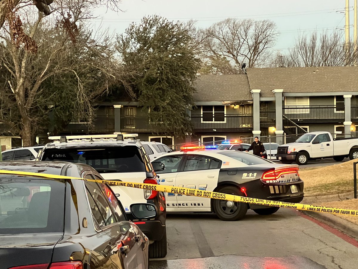 Confirmed from @DallasPD : five people were shot, three killed in a shooting this morning off Spring Valley Rd. in North Dallas. Happened around 4:30 AM at Landmark On the Valley Apartments. Two men and one woman are dead. The investigation continues