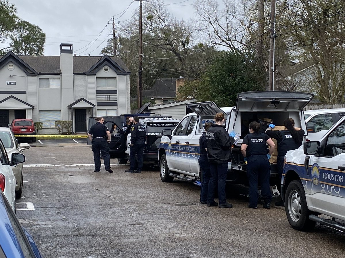 HPD homicide and forensics at an apartment complex on Yorkchester Drive just south of I-10 across from Spring Branch ISD's Westchester Academy. Woman found fatally shot in parking lot. Suspect fled.