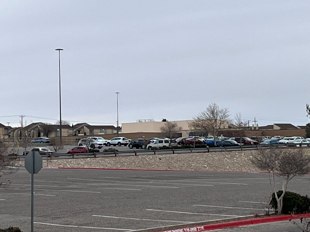 @EPPOLICE are still investigating the deadly shooting at Cielo Vista Mall. Expect the mall to stay closed as the investigation continues.  If you have cars,belongings, etc. at the mall, police said they will stay there until investigation is concluded