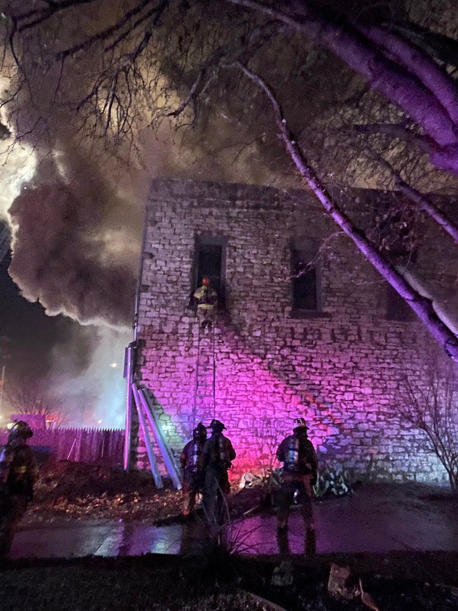 Structure Fire (Granbury) Granbury VFD, North Hood County VFD, Cresson VFD, Tolar VFD, Station 70 VFD are working a commercial structure fire in the 100 block of E. Bridge Street on the historic downtown square. Defensive operations at this time