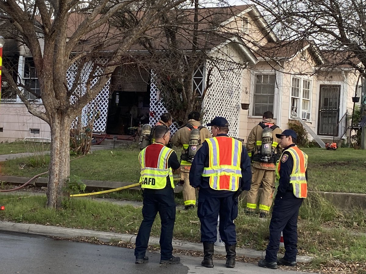 @SATXFire respond to house fire off Mason East of downtown. Investigators looking into the cause 