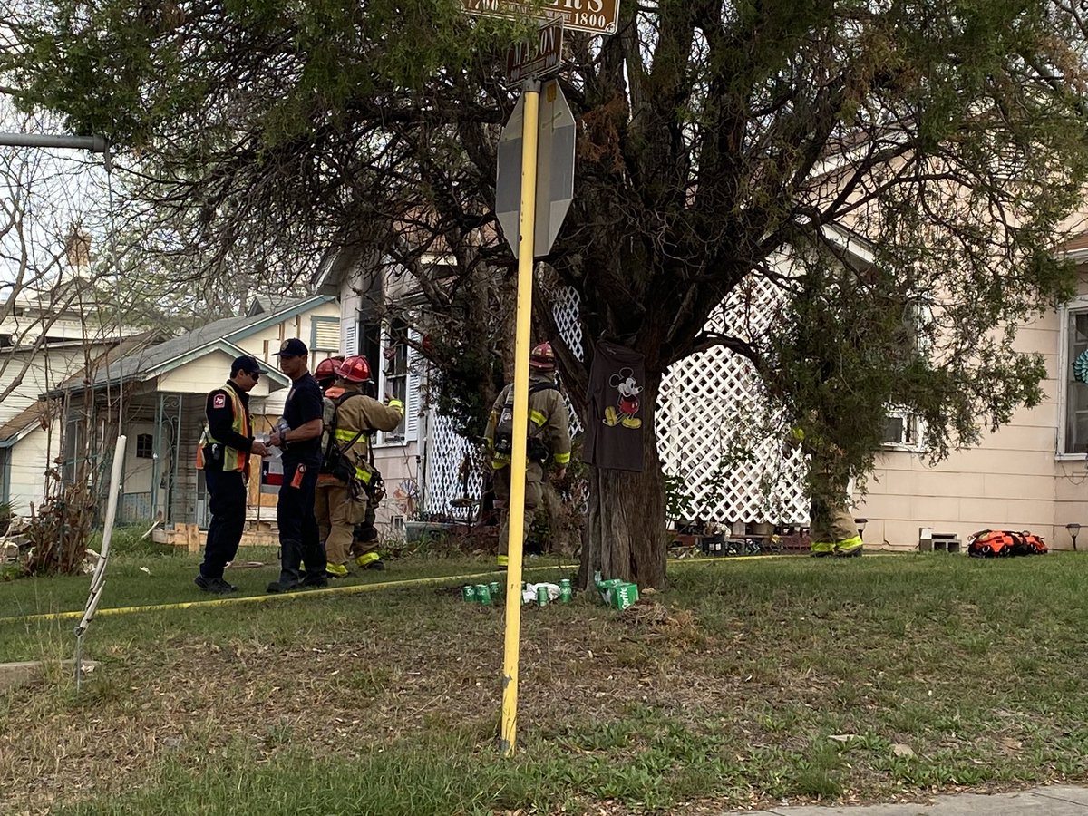 @SATXFire respond to house fire off Mason East of downtown. Investigators looking into the cause 