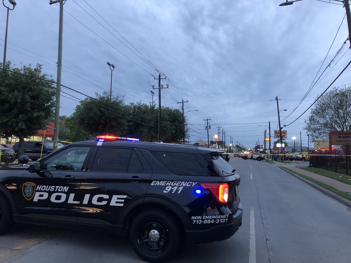 Houston Police:Northwest officers are at a shooting scene 7500 Long Point. Adult male was transported to the hospital and is deceased.  Homicide Investigators are headed to the scene