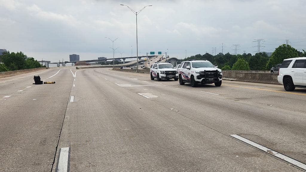 Heavy police presence in the 500 block of the N Sam Houston Pkwy. Deputies are investigating a 3 vehicle fatality crash at the location.nnAll east bound lanes of the N Sam Houston Pkwy are currently shut down by emergency crews.