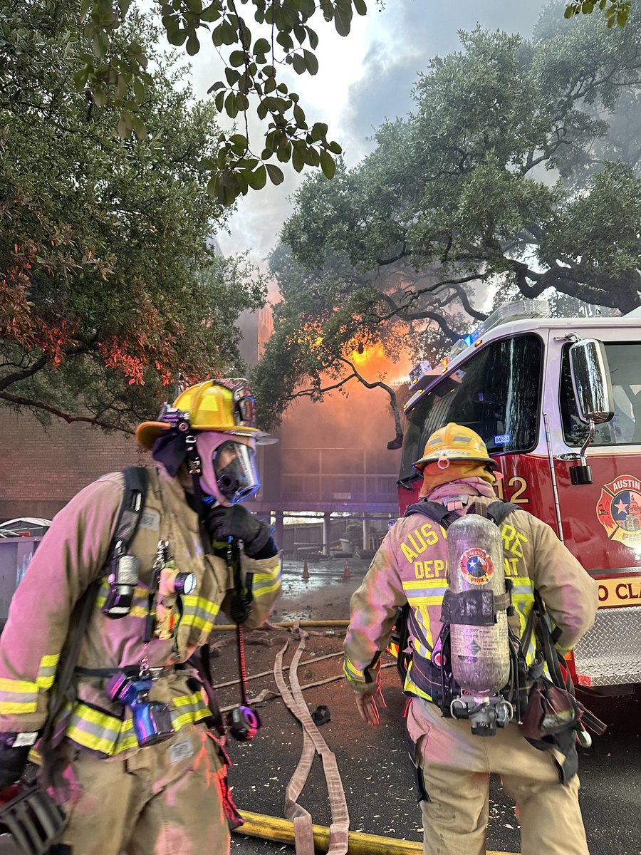 AFD responding to a working structure fire in the 5500 block of Parkcrest Dr. reports of heavy fire and smoke in the area. @ATCEMS  also responding. Avoid the area ATXTraffic