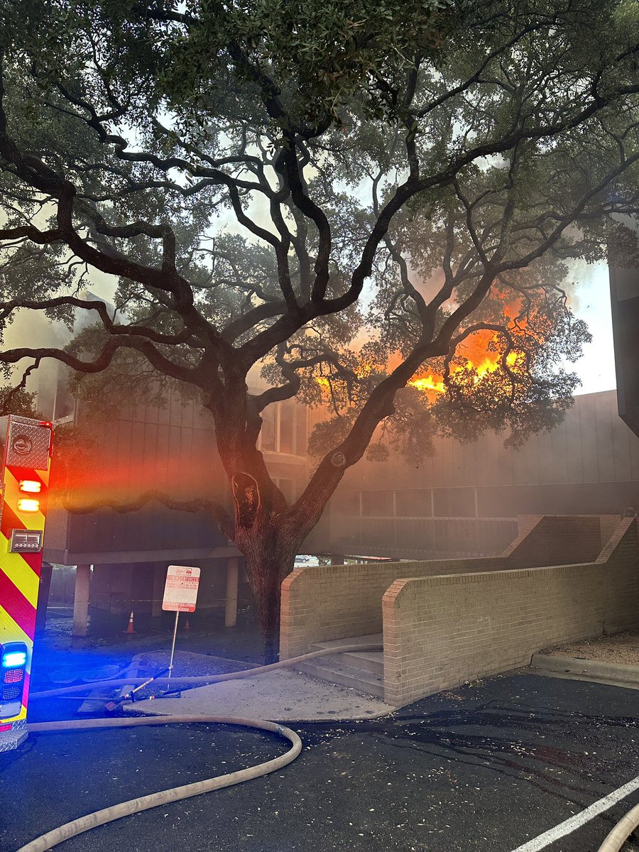 AFD responding to a working structure fire in the 5500 block of Parkcrest Dr. reports of heavy fire and smoke in the area. @ATCEMS  also responding. Avoid the area ATXTraffic