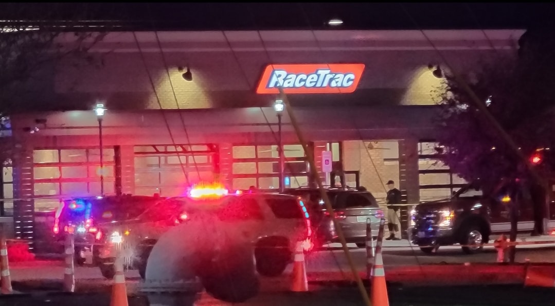 Police Incident (Prosper) Prosper PD is investigating an incident at the RaceTrac, 4870 W. University Blvd (380). Details are slim, but officers and paramedics were dispatched to a possible stabbing/shooting around 7pm. Prosper and Frisco both sent ambulances for three victims.